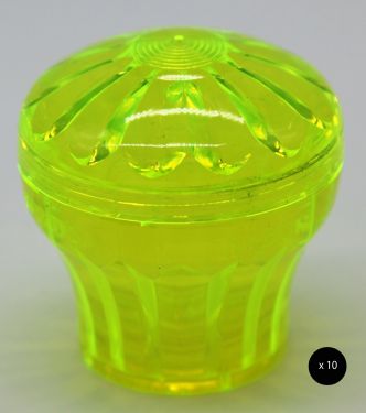 Click Here To Enlarge This Photo Of E14 Diamante Fairground Cabochon Top & Base - 10pcs